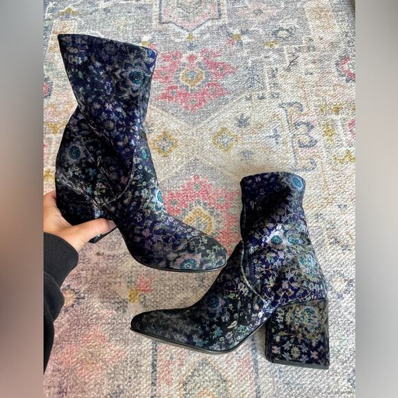 Vero Cuoio Velvet Floral Geometric Booties Size 38 7.5 - Picture 7 of 10